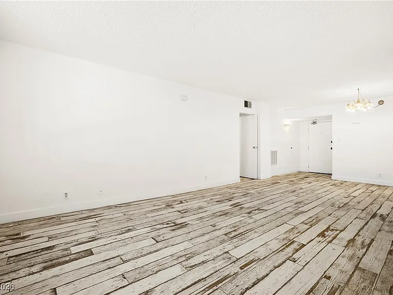 3930 University Center Dr #409 — Photo 6