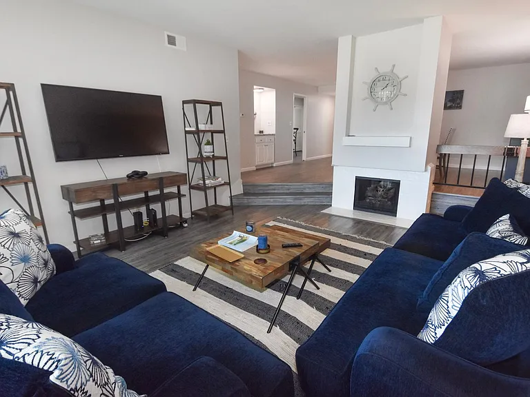 79 Kingston Ct. — Photo 8