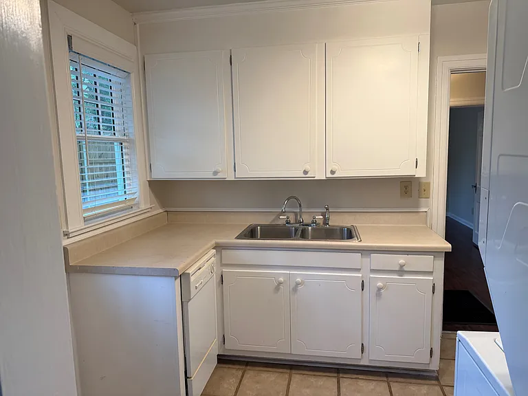 1657 Chickasaw St #1 — Photo 8