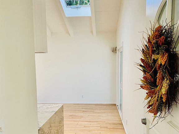 2nd image of 506 1/2 Orchid Ave