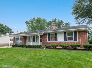 518 Middlebury Ln, Elk Grove Village, IL 60007