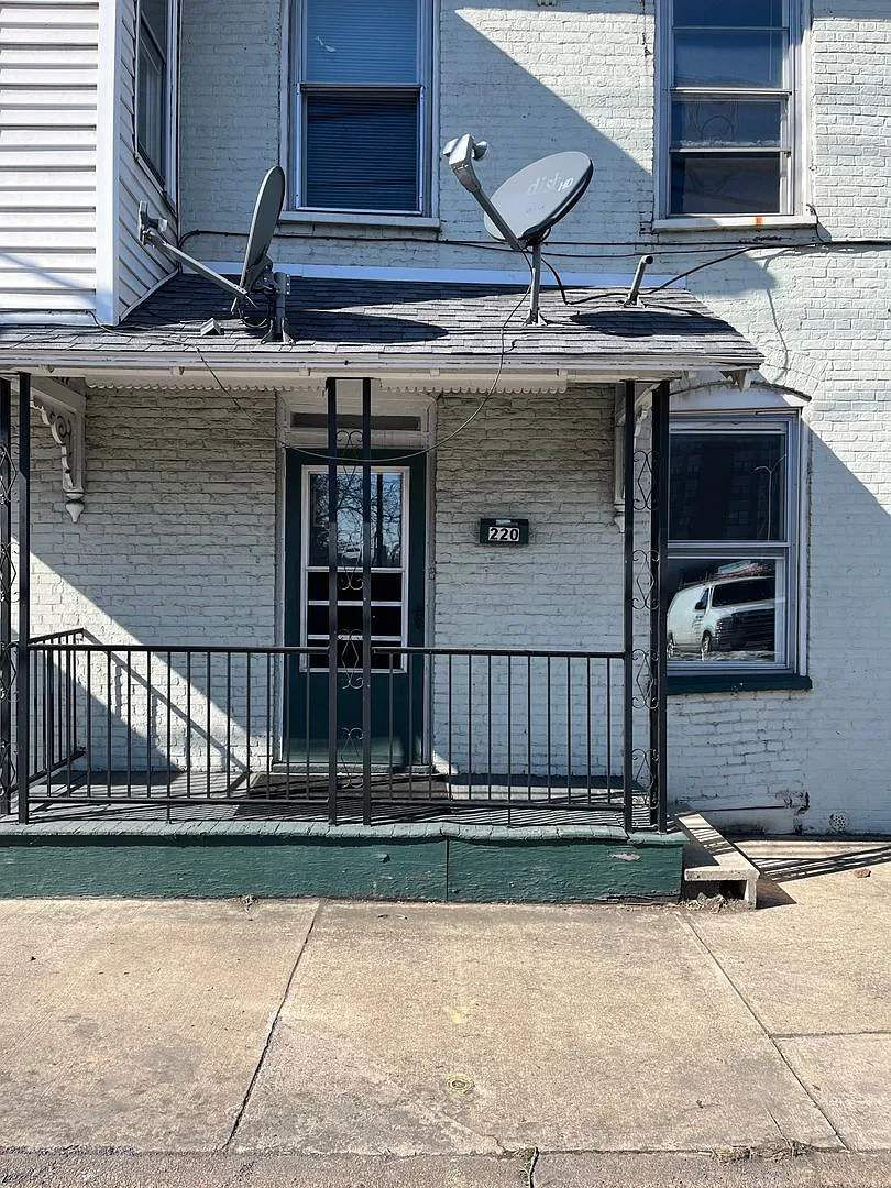 220-224 South Front Street — Photo 1