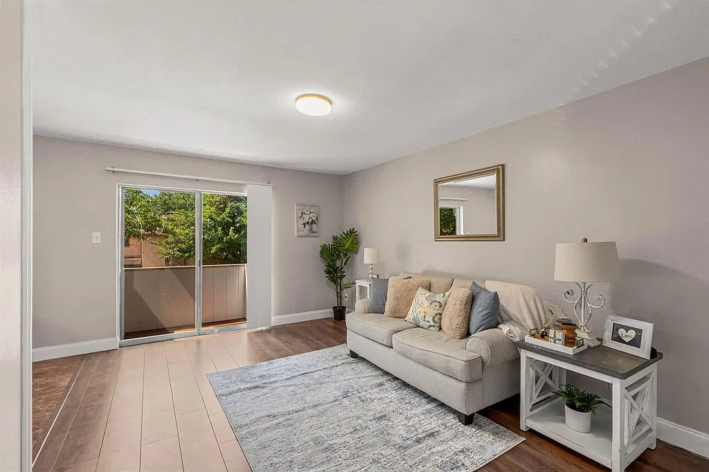 3 bed, 1165 sqft, $2,050 — Photo 1