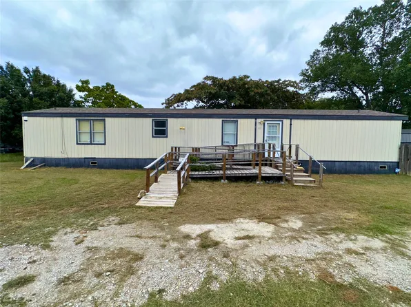 1812 Canal St, Azle, TX 76020