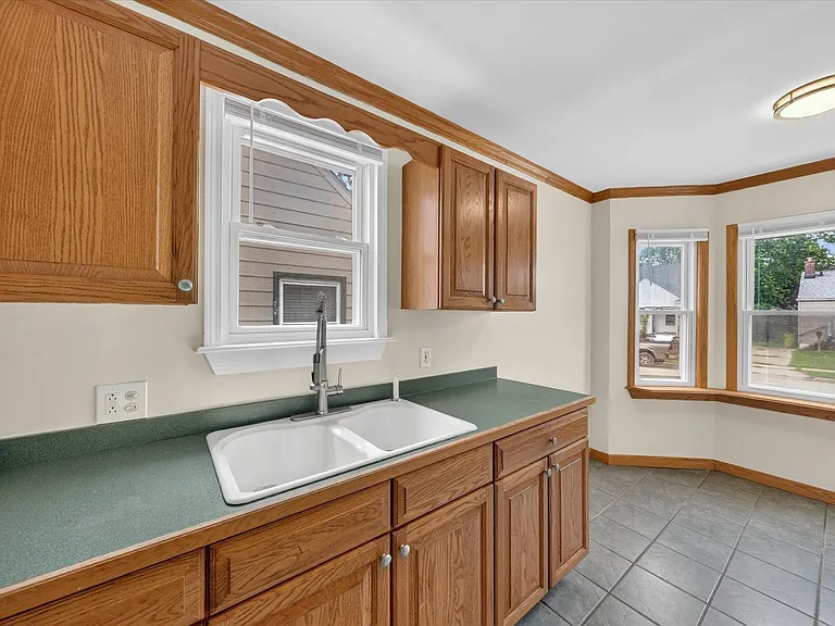 2090 Cicotte Ave — Photo 15
