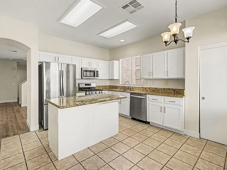 7804 Amulet St — Photo 15