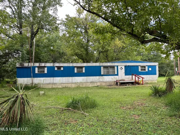 1112 S Red Banks Rd, Holly Springs, MS 38635