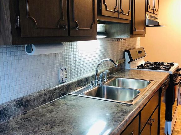 5th image of 5400 Stonehurst Dr