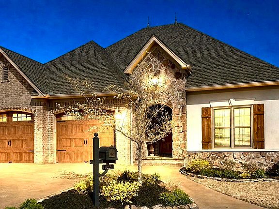 2nd image of 922 Sinclair Ct