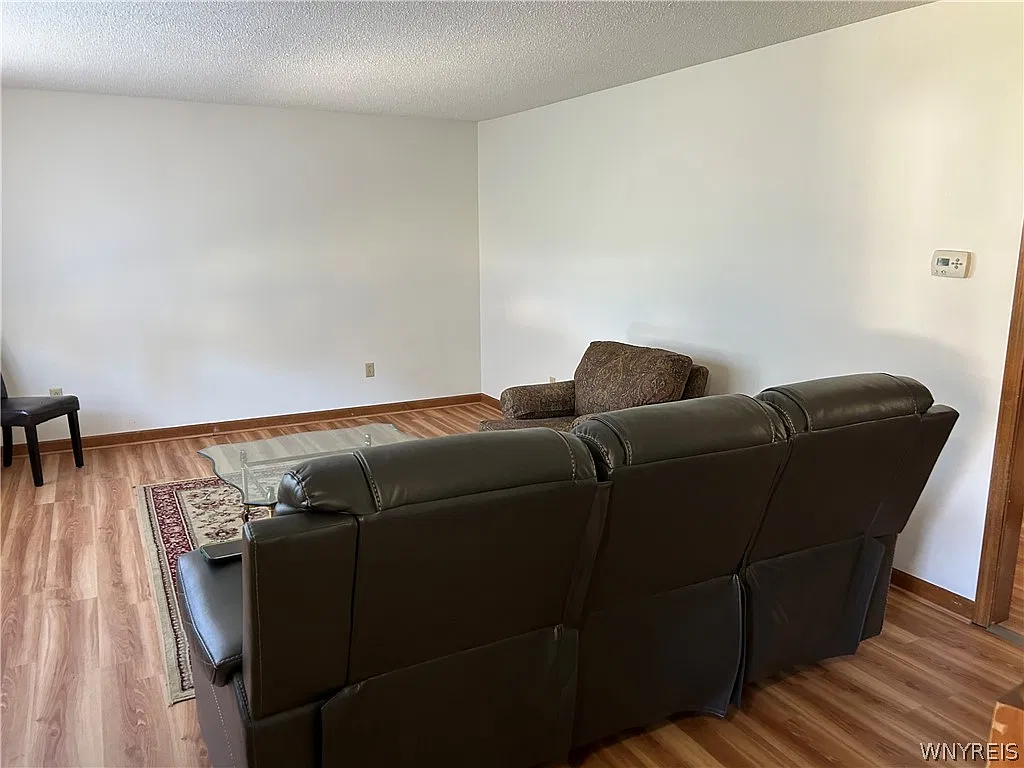 3 bed, 1.5 bath, 1286 sqft, $1,950 — Photo 3