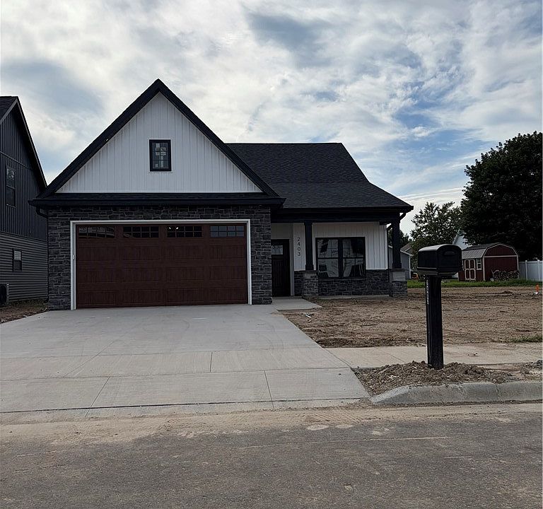 1st image of 2403 Lilly St