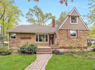 293 Riveredge Rd, Tenafly, NJ 07670