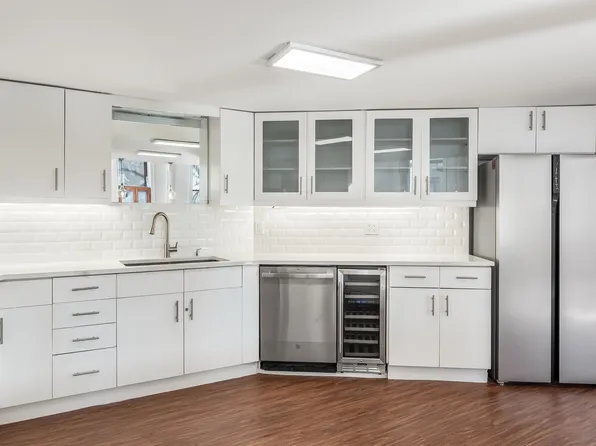 299 Pavonia Avenue image 10 of 43