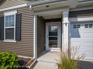 930 Fitzwilliam Way, North Aurora, IL 60542