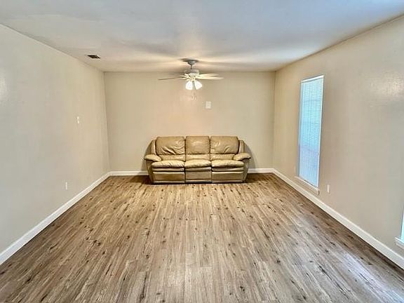 4th image of 128 Vanderbilt Dr