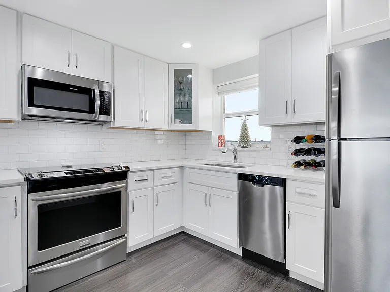 52 Yacht Club Dr #402 — Photo 8