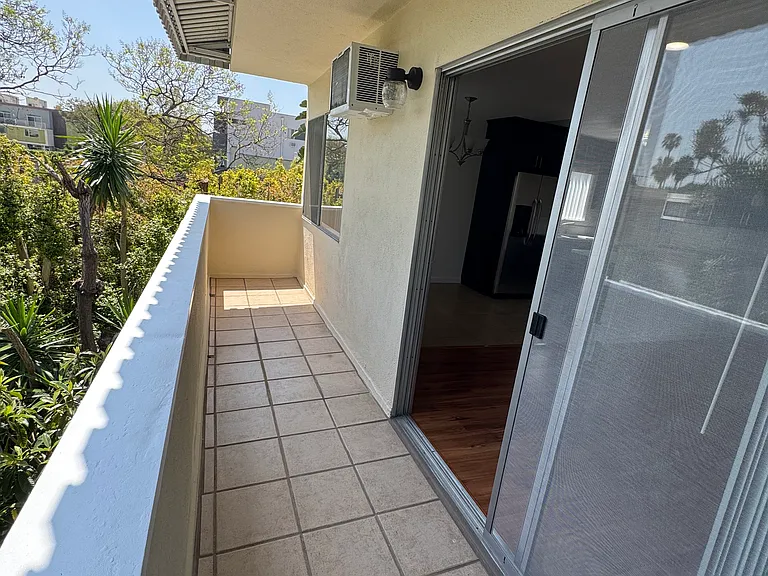 1027 N Stanley Ave #6 — Photo 5