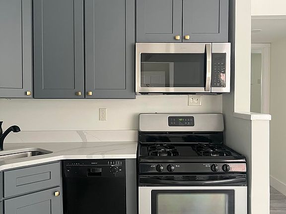 3rd image of 444 Stanley Ave APT 2