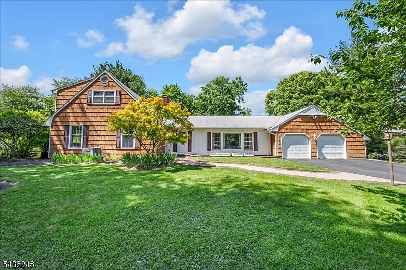1st image of 1097 Cambridge Ln
