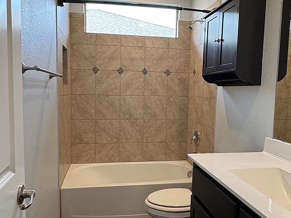 2nd image of 2511 Allview Ln