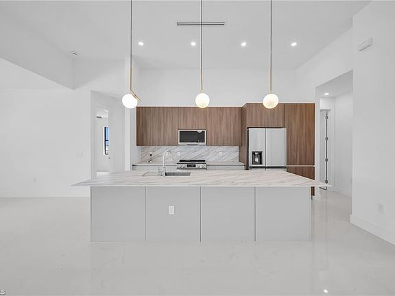 5th image of 1403 NW 17th ST