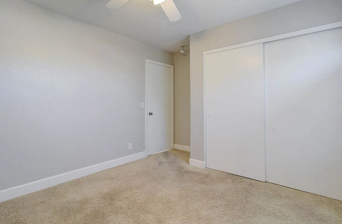 Building Photo - 2049 E San Tan Ct