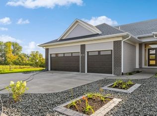 818 High Ridge Trl, Solon, IA 52333