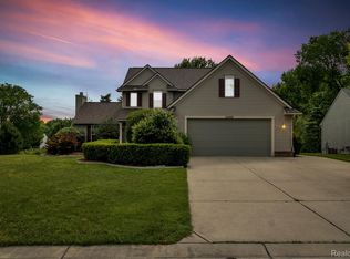 5283 Fran Dr, Grand Blanc, MI 48439