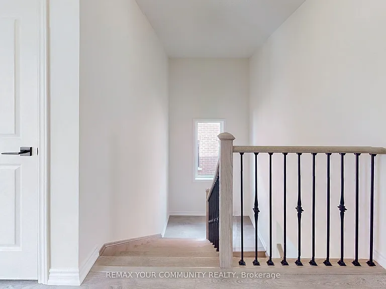 105 Halldorson Ave — Photo 18
