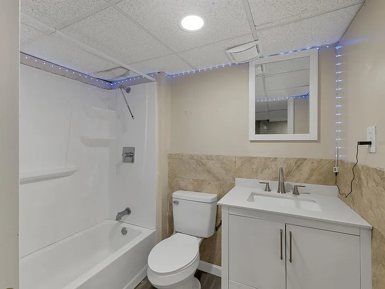 32 Suffolk Ct — Photo 29