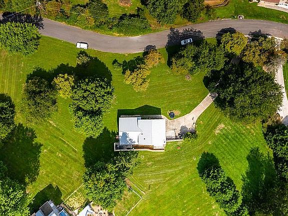 4th image of 317 Iroquois Ln