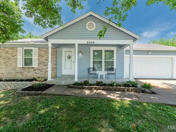 2325 Longmont Dr, O'Fallon, MO 63368