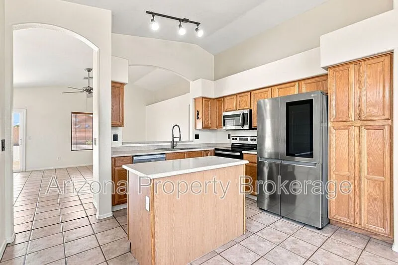 3 bed, 2.0 bath, 1266 sqft, $1,845 — Photo 2