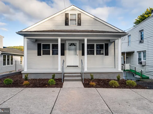 29 E Savory St, Pottsville, PA 17901