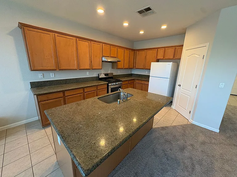 1332 Tuolumne Way — Photo 6