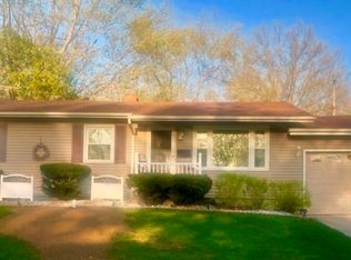 66 Hillcrest Dr, Clinton, IL 61727