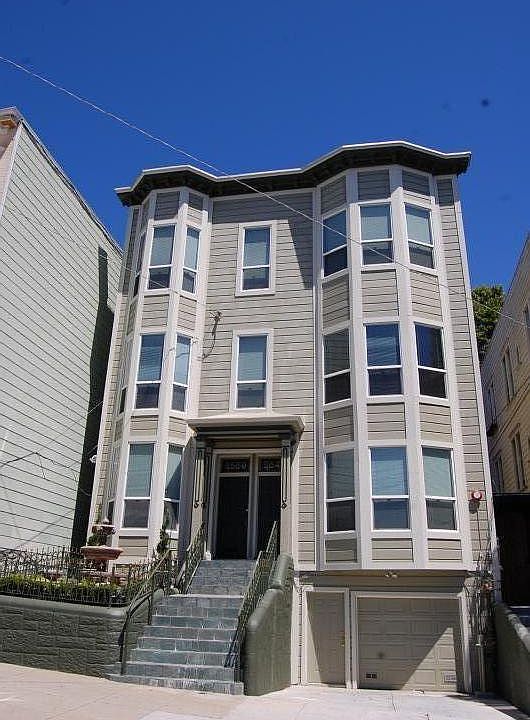 Gorgeous Victorian ALL FULL FLOOR 4- BEDROOM FLATS. Washer dryer in flat. Location, location location!! Available garage parking for mthly fee