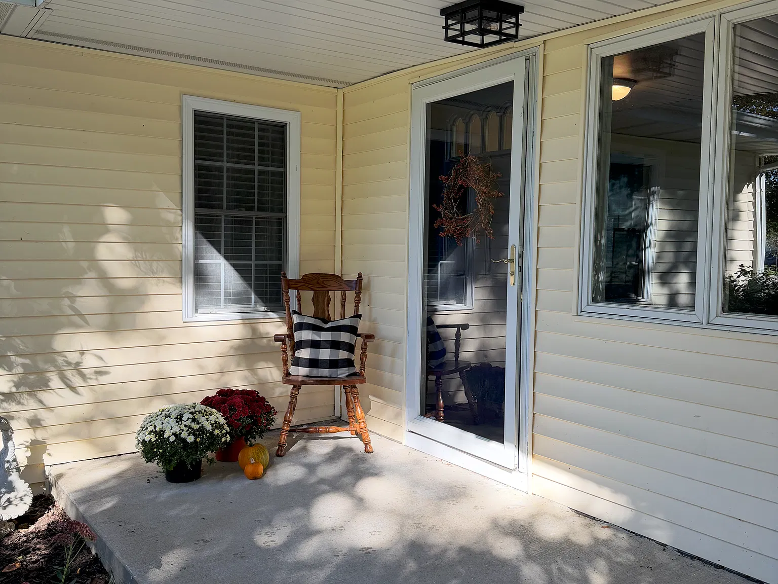 3 bed, 1402 sqft, $2,400 — Photo 2