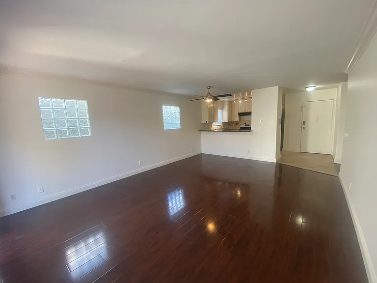 404 W 4th St #4 — Photo 12