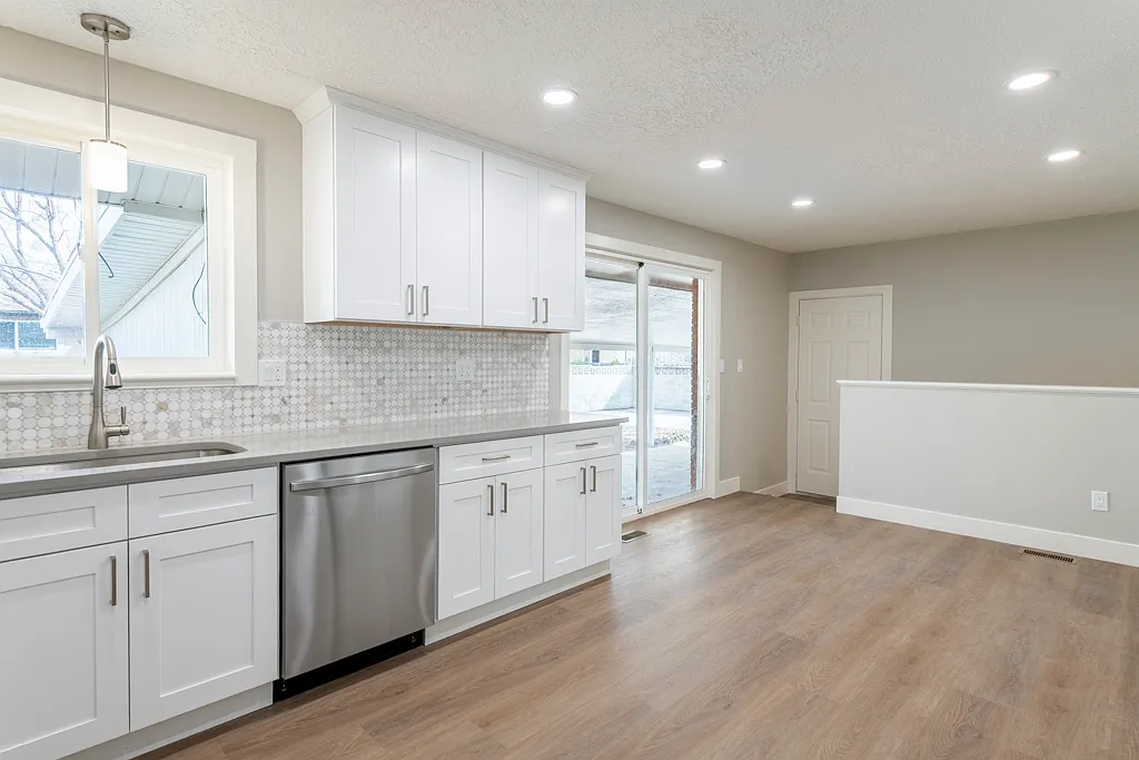 3 bed, 1297 sqft, $2,100 — Photo 3