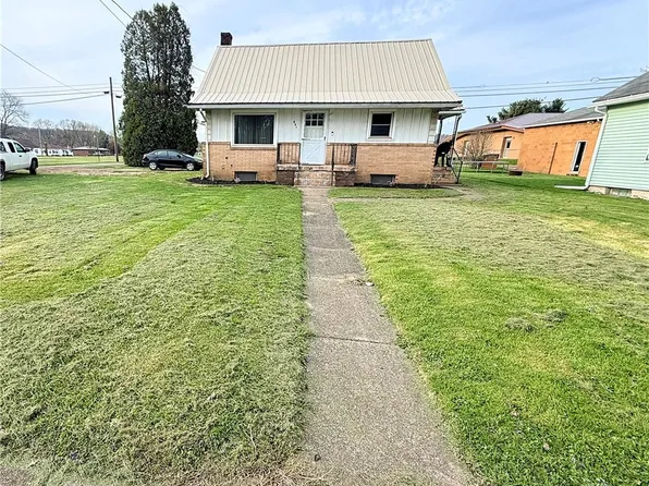 221 W Wood St, Malvern, OH 44644