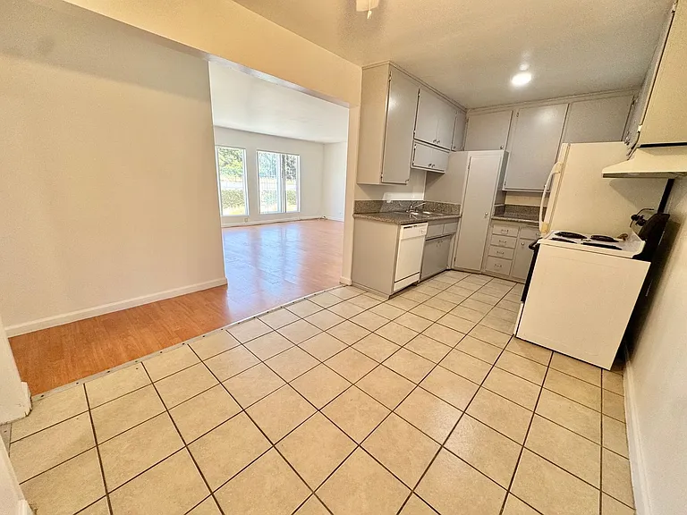 9820 Exposition Blvd — Photo 5