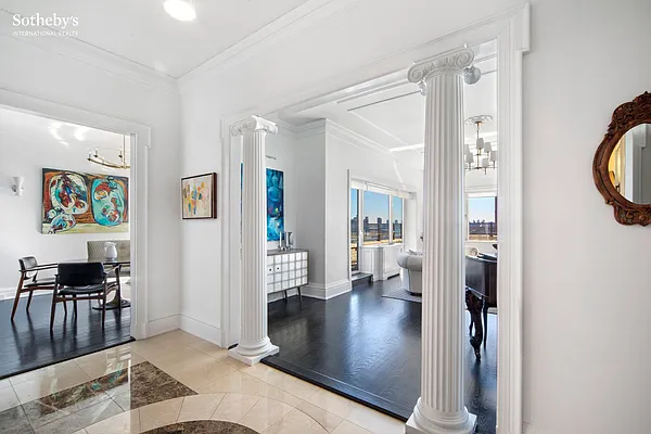 Sold by Sotheby's International Realty | media 17