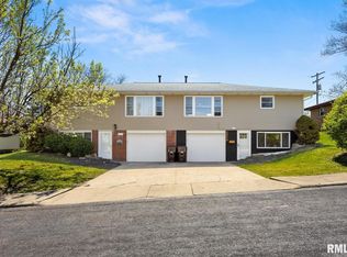 2216 W Westport Rd, Peoria, IL 61615