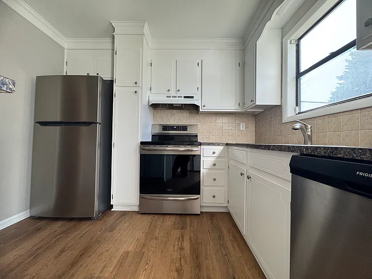 514 Brookside Ct — Photo 4