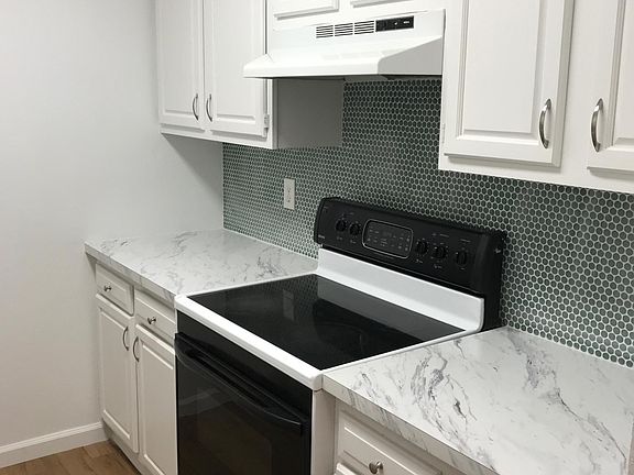 Kitchen and full-size oven range