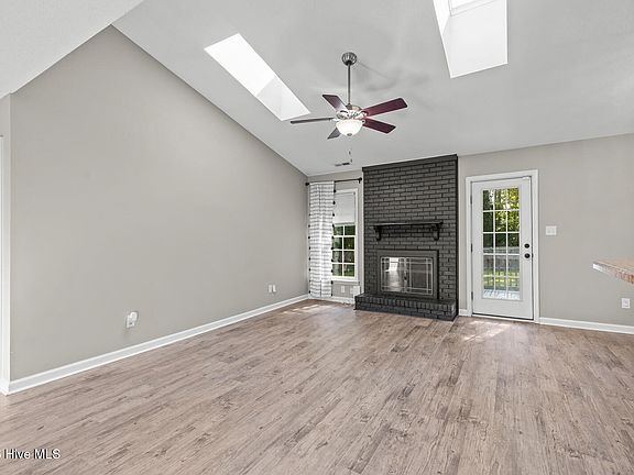 5th image of 182 Raintree Circle