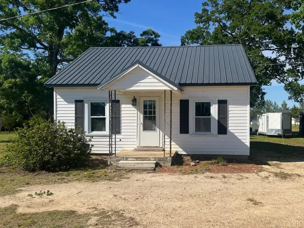 1074 Throckmorton Trl, Scottsburg, VA 24589