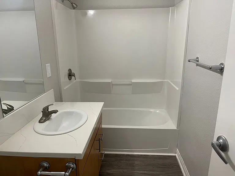 The Circle Apartments at Long Beach — Photo 81