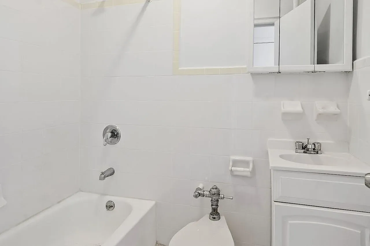 208 West 23rd Street — Photo 4